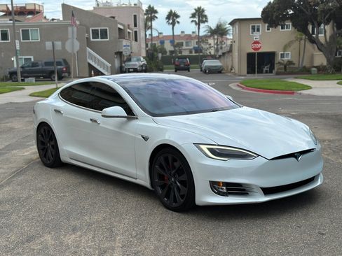 Used 2019 Tesla Model S Performance AWD/4WD image 1