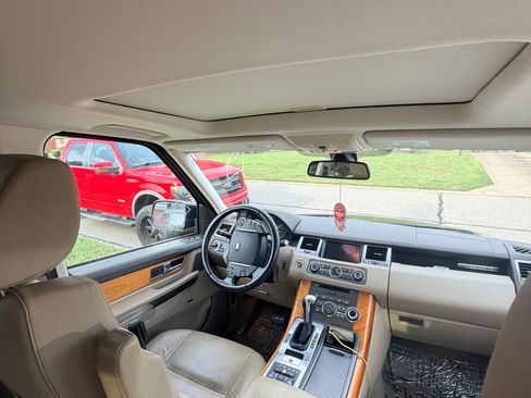 Used 2013 Land Rover Range Rover Sport HSE w/ Climate Comfort Pkg AWD/4WD image 14