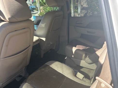 Used 2007 Cadillac Escalade AWD w/ Information Package image 10