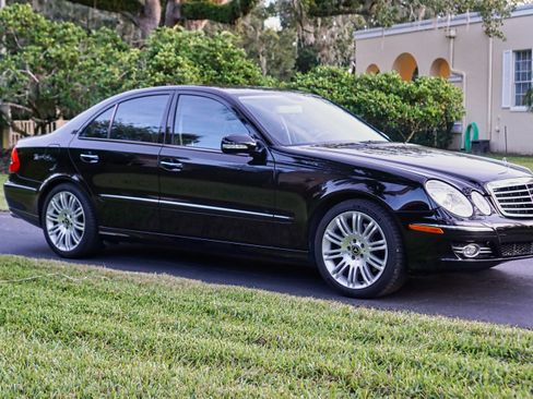 Used 2007 Mercedes-Benz E 550 Sedan image 2