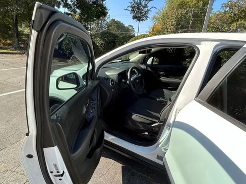 Used 2015 Chevrolet Trax LS image 13