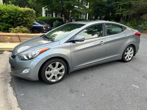 Used 2013 Hyundai Elantra Limited w/ Technology Pkg FWD image 1