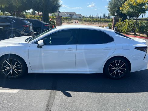 Used 2024 Toyota Camry SE image 2