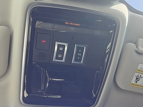 Used 2018 Land Rover Range Rover Velar S image 14