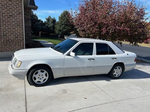 Used 1994 Mercedes-Benz E 320 Sedan image 13
