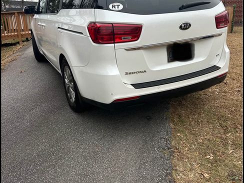 Used 2019 Kia Sedona EX image 4