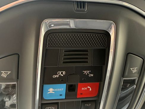 Used 2025 Jeep Grand Cherokee Laredo X RWD image 17