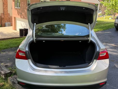 Used 2018 Chevrolet Malibu LT FWD image 12