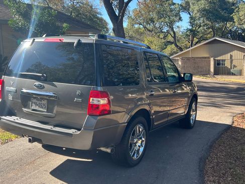 Used 2010 Ford Expedition Limited RWD image 16