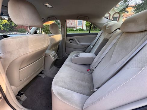 Used 2009 Toyota Camry LE FWD image 6