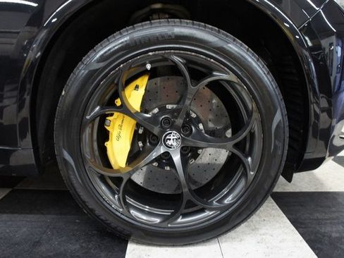 Used 2018 Alfa Romeo Stelvio Quadrifoglio image 10