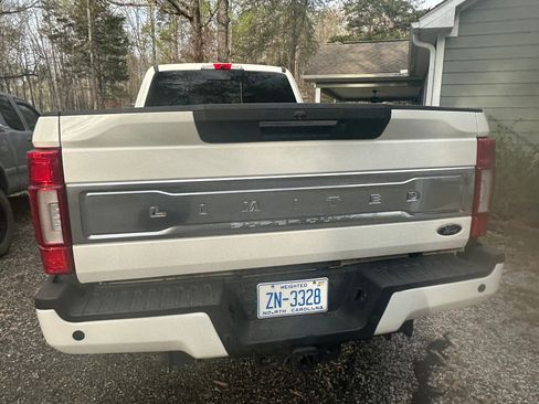 Used 2022 Ford F250 Limited image 6