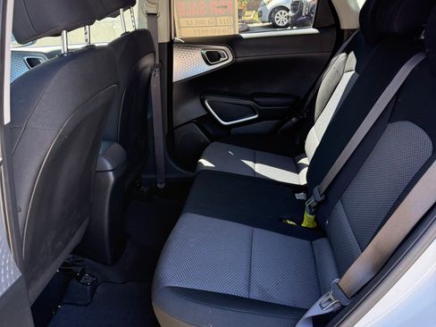 Used 2022 Kia Soul LX image 14