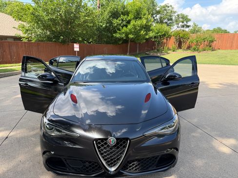 Used 2017 Alfa Romeo Giulia Quadrifoglio RWD image 14