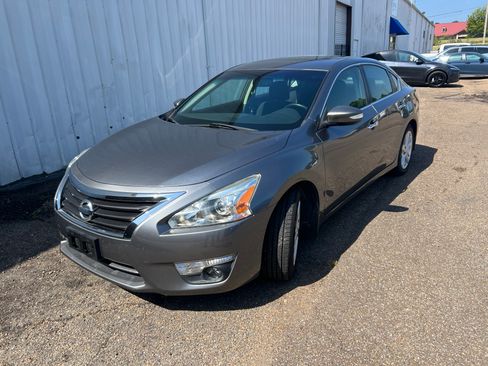 Used 2015 Nissan Altima 2.5 SV w/ Convenience Package FWD image 1