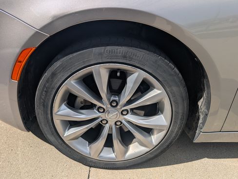 Used 2015 Chrysler 200 S FWD image 12