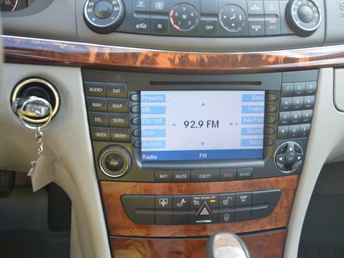 Used 2005 Mercedes-Benz E 320 CDI Sedan image 21