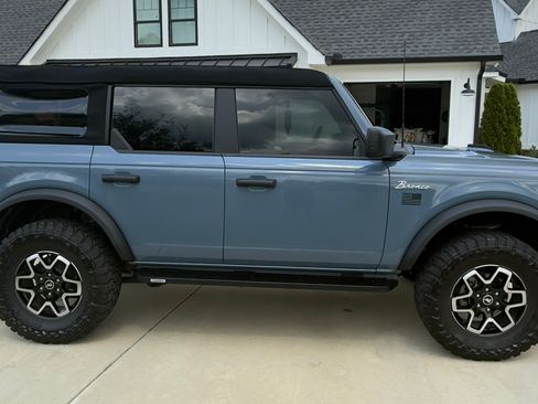 Used 2023 Ford Bronco 4-Door AWD/4WD image 2