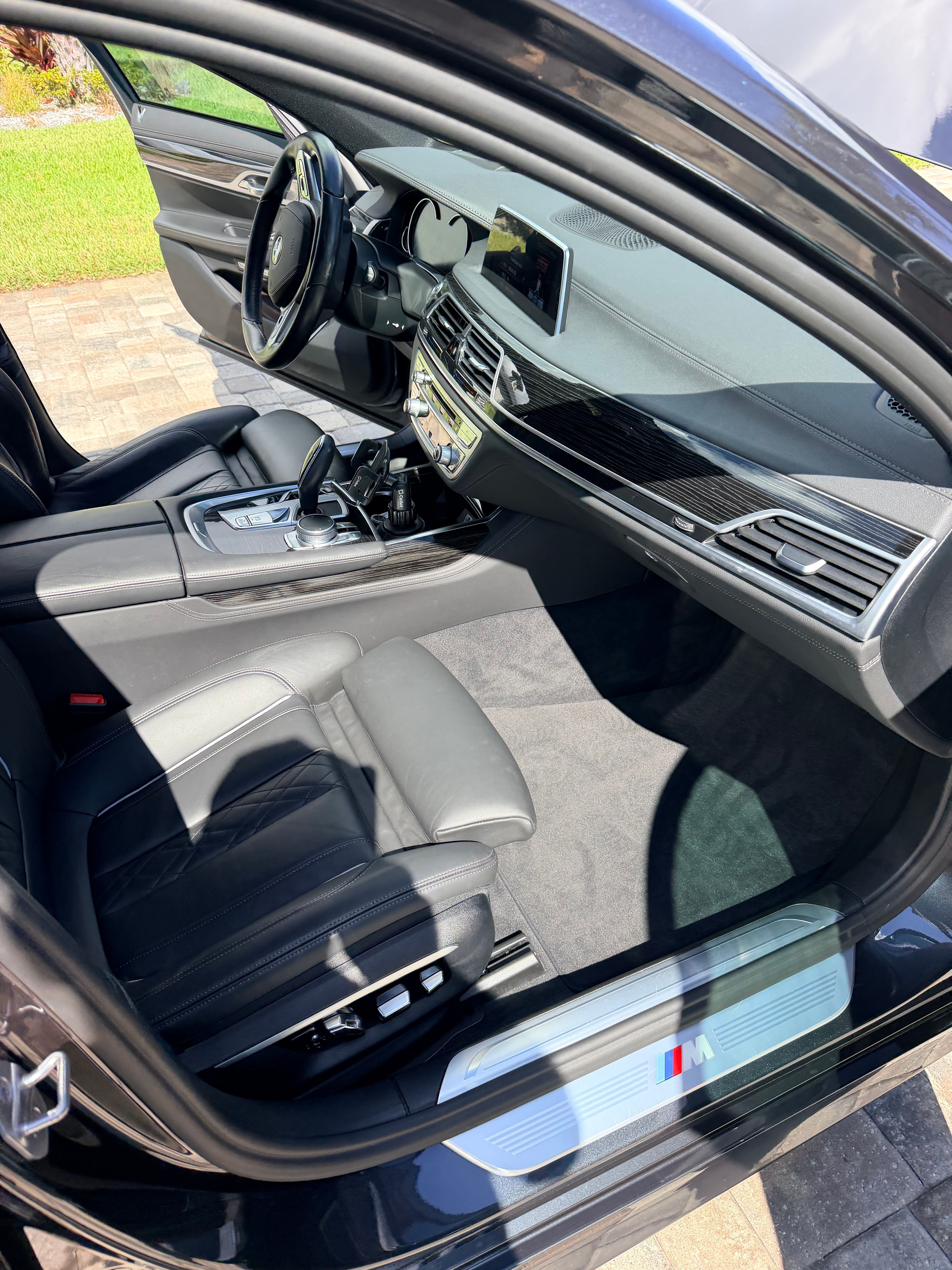 Used 2016 BMW 750i xDrive AWD/4WD image 16