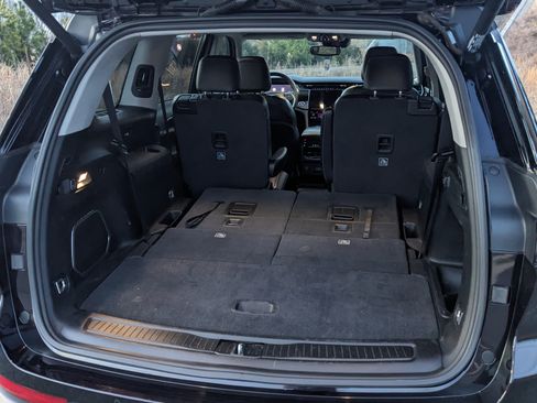 Used 2022 Jeep Grand Cherokee L Limited w/ Black Appearance Package image 13