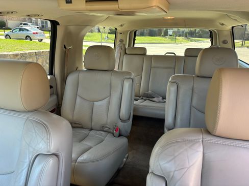 Used 2004 Cadillac Escalade ESV AWD image 11