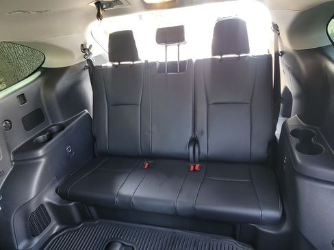 Used 2025 Toyota Highlander XLE image 9