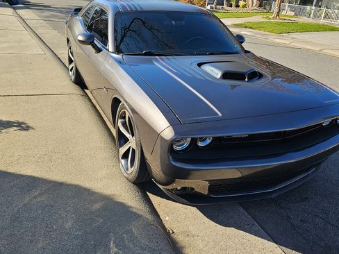 Used 2017 Dodge Challenger R/T image 2