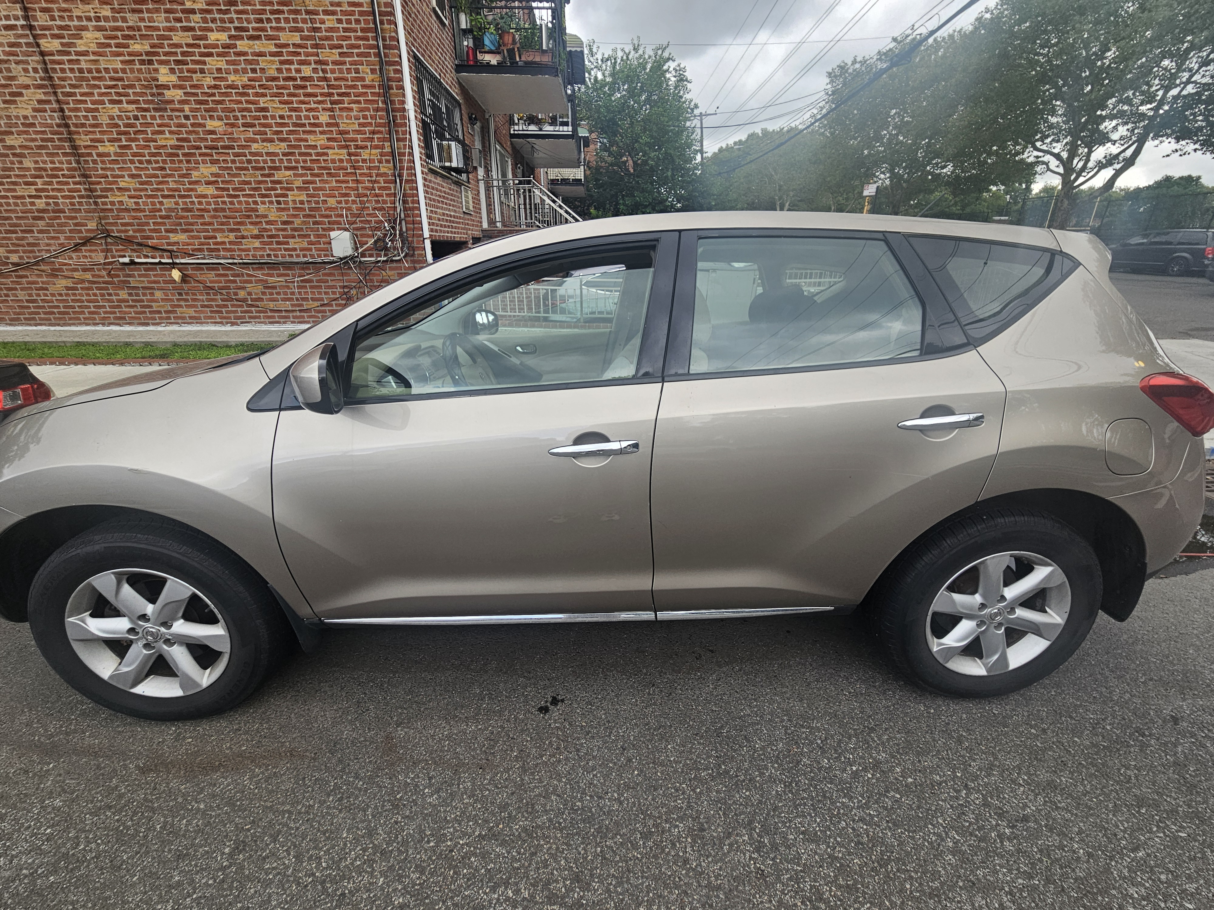 Used 2009 Nissan Murano S AWD/4WD image 2