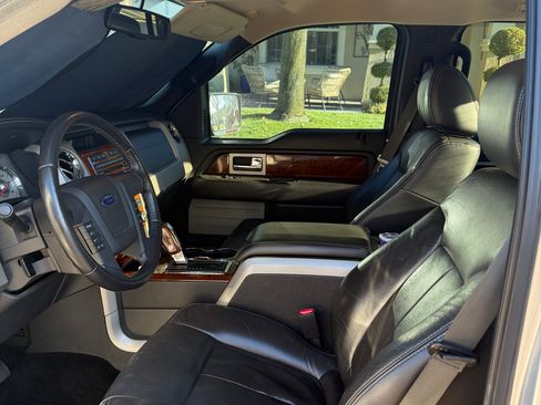 Used 2010 Ford F150 Lariat RWD image 11