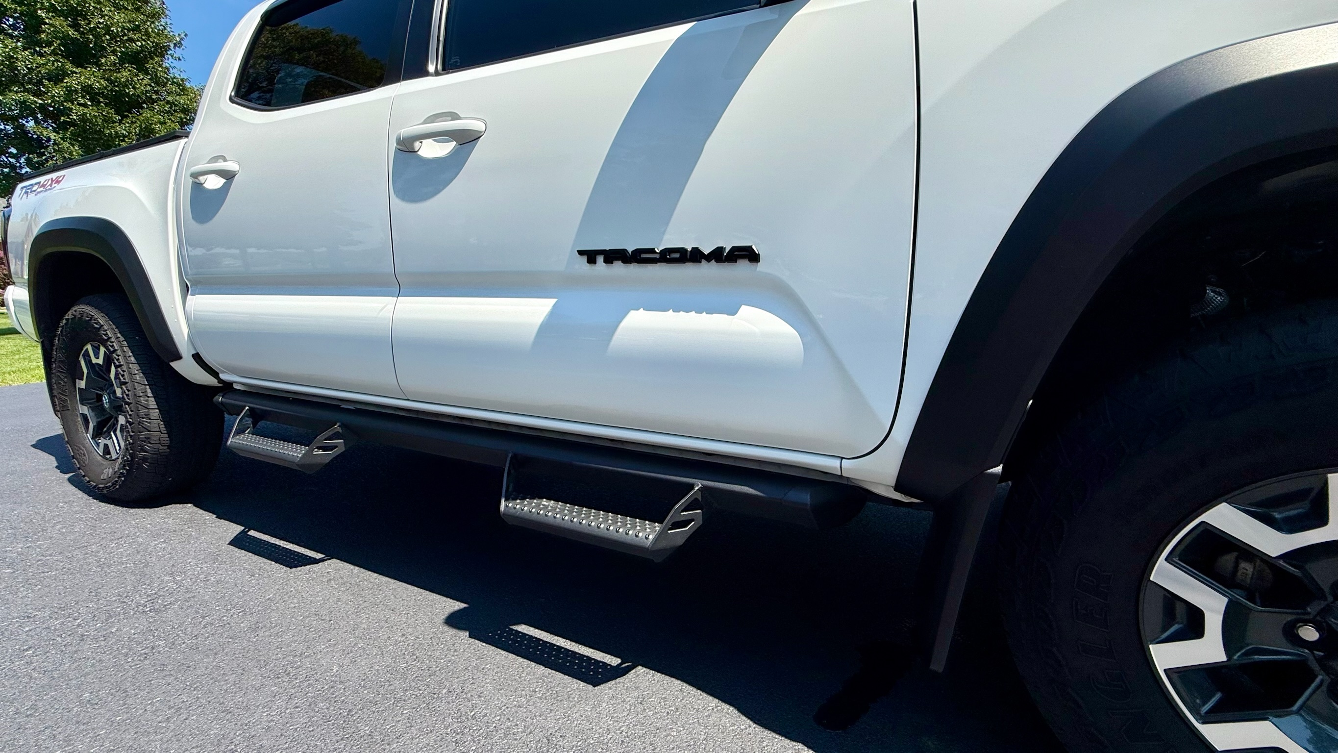 Used 2023 Toyota Tacoma TRD Off-Road w/ Technology Package AWD/4WD image 10