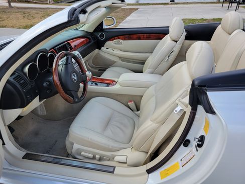 Used 2007 Lexus SC 430 Convertible image 1