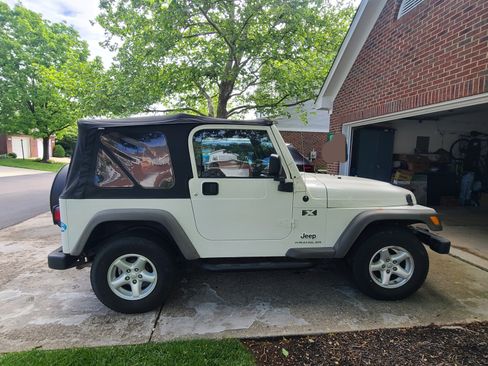 Used 2005 Jeep Wrangler X w/ Tire & Wheel Group (Ecco) AWD/4WD image 4