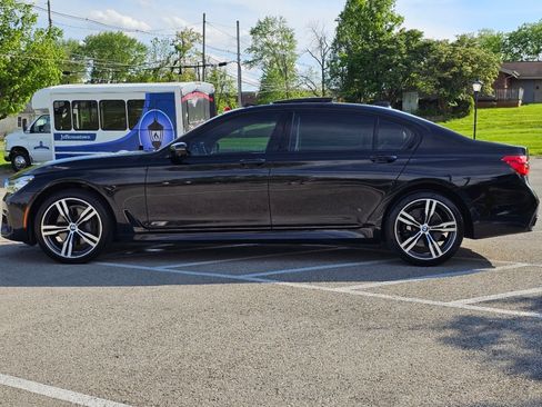 Used 2016 BMW 740i image 4