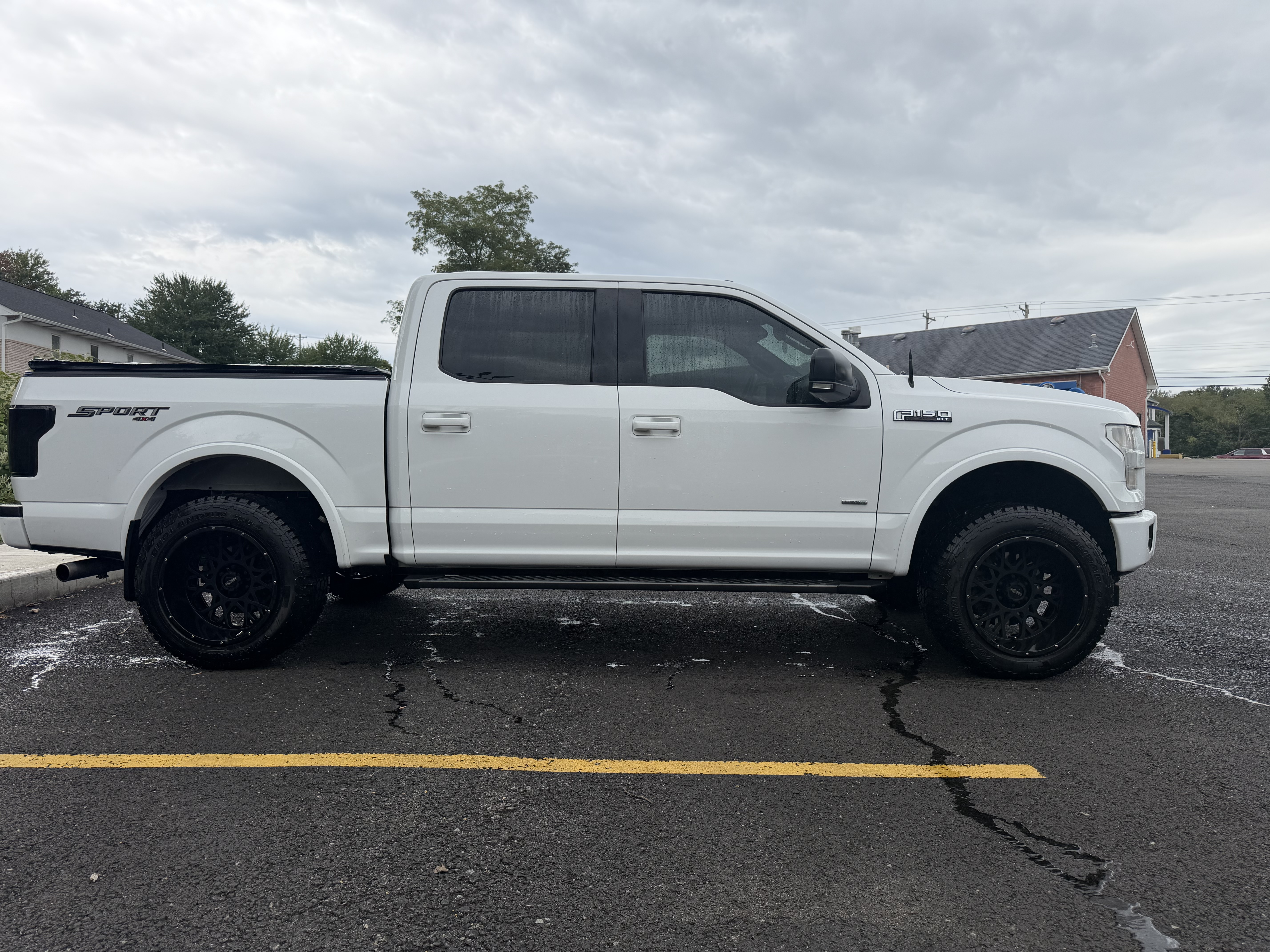 Used 2017 Ford F150 XLT w/ Equipment Group 302A Luxury AWD/4WD image 10