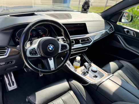 Used 2022 BMW X5 M50i w/ Executive Package image 9