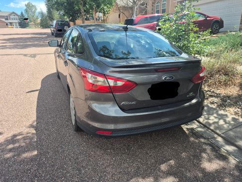 Used 2014 Ford Focus SE w/ SE Winter Package FWD image 4
