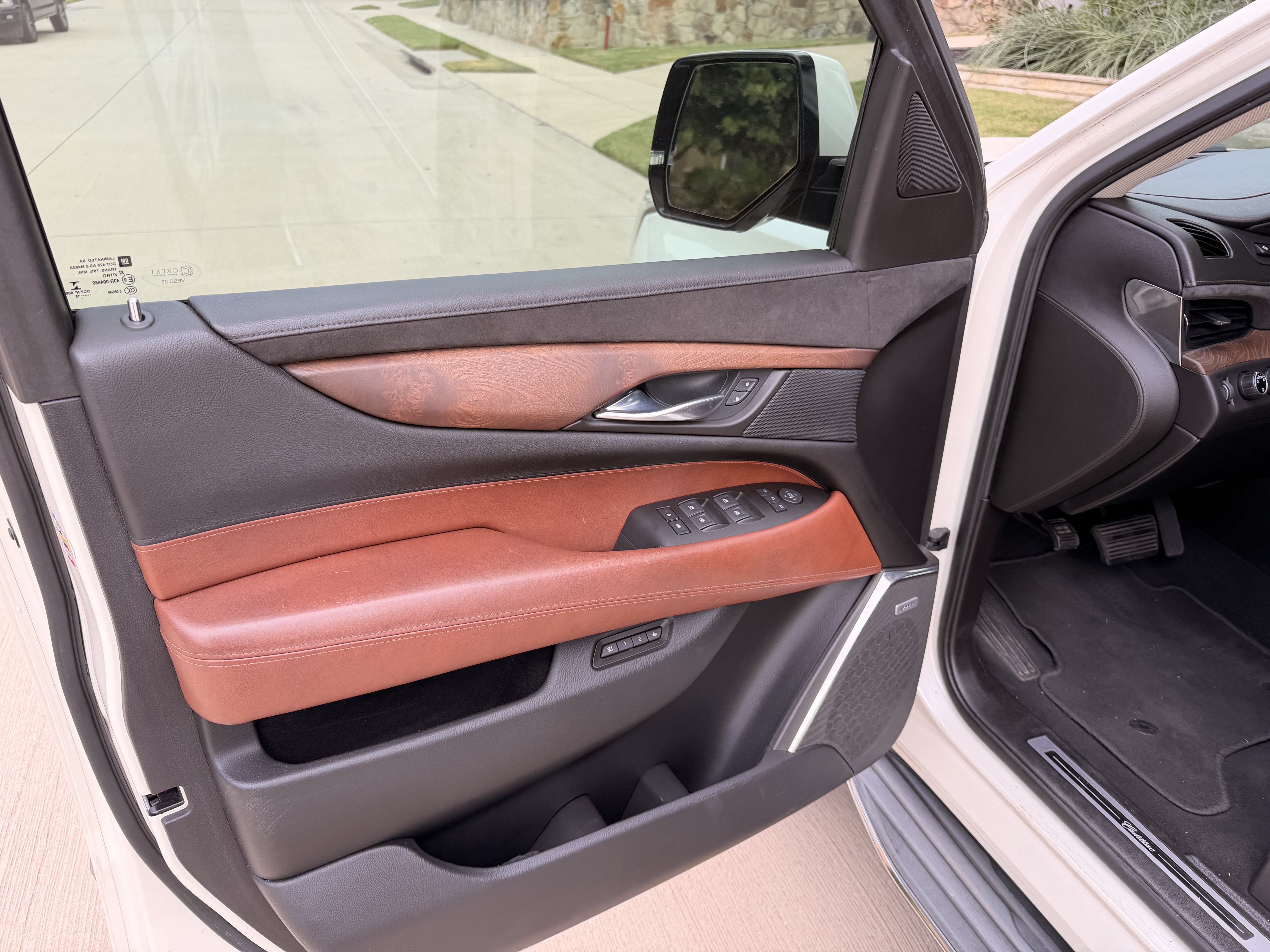 Used 2015 Cadillac Escalade Luxury AWD/4WD image 20
