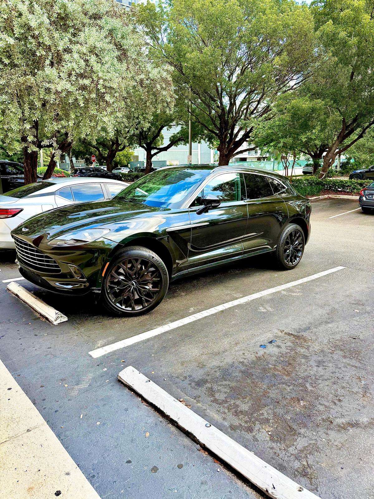 Used 2021 Aston Martin DBX AWD/4WD image 8