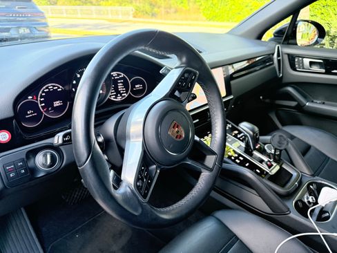 Used 2023 Porsche Cayenne Sport Utility 4D image 13