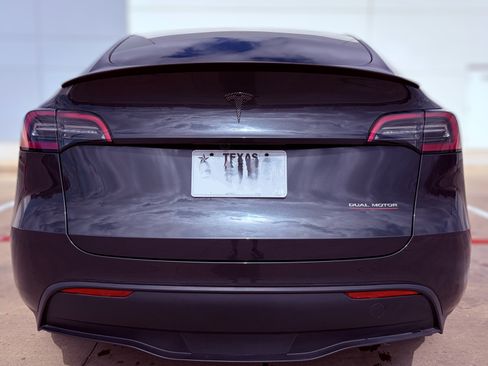 Used 2024 Tesla Model Y Performance image 15