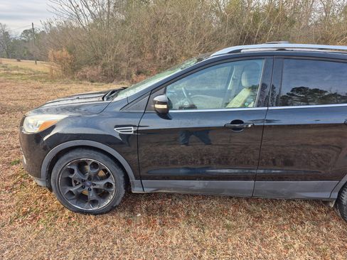 Used 2016 Ford Escape Titanium image 2