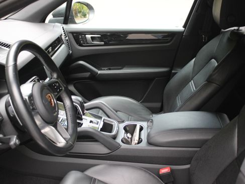 Used 2023 Porsche Cayenne image 11
