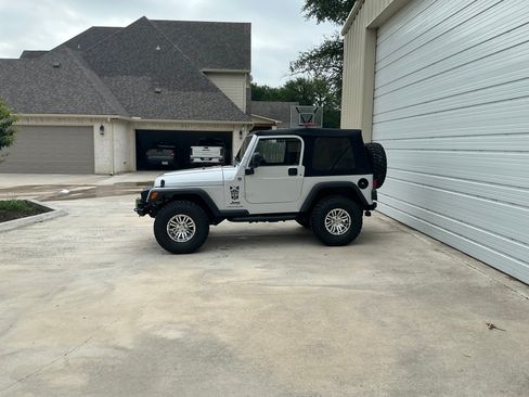 Used 2005 Jeep Wrangler X AWD/4WD image 6