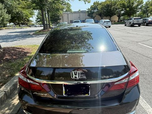 Used 2016 Honda Accord EX image 11