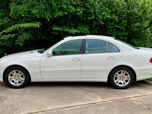 Used 2006 Mercedes-Benz E 320 E 320 CDI Sedan 4D image 2