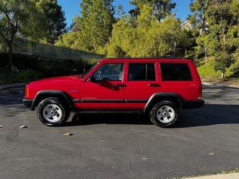 Used 1998 Jeep Cherokee Sport image 2