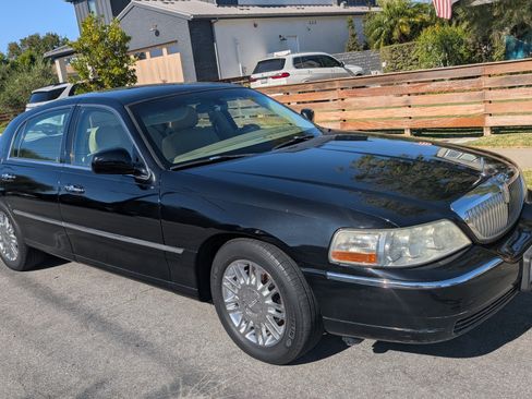 Used 2008 Lincoln Town Car Signature Limited image 4