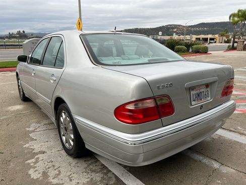 Used 2000 Mercedes-Benz E 320 Sedan image 8