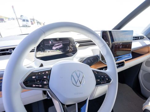 Used 2025 Volkswagen ID. Buzz 1st Edition image 5