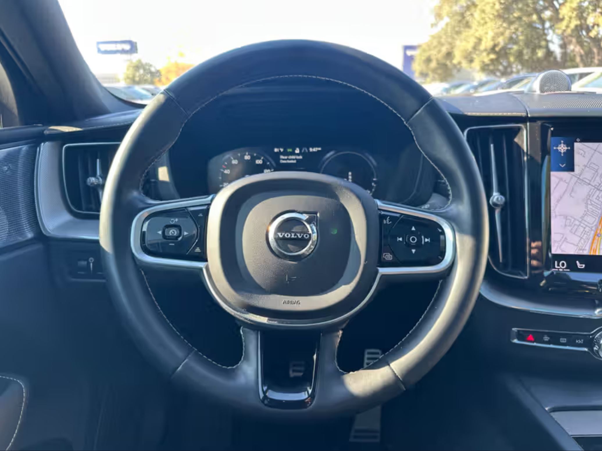 Used 2021 Volvo XC60 T8 R-Design w/ Advanced Package AWD/4WD image 17